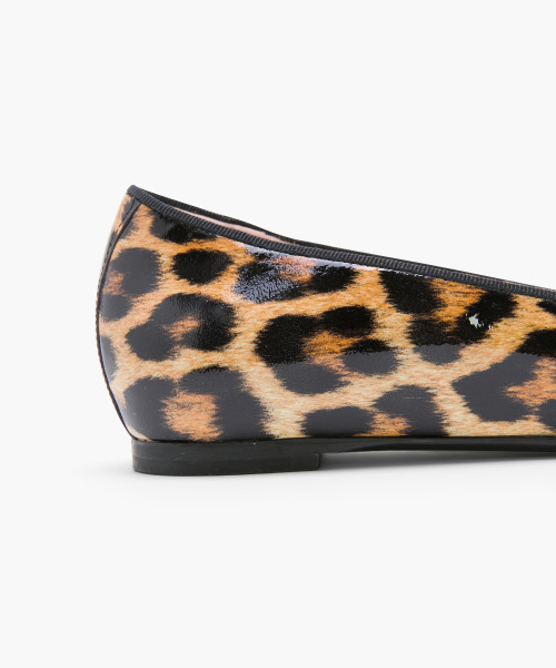 Animal print patent leather buckle-embellished flats