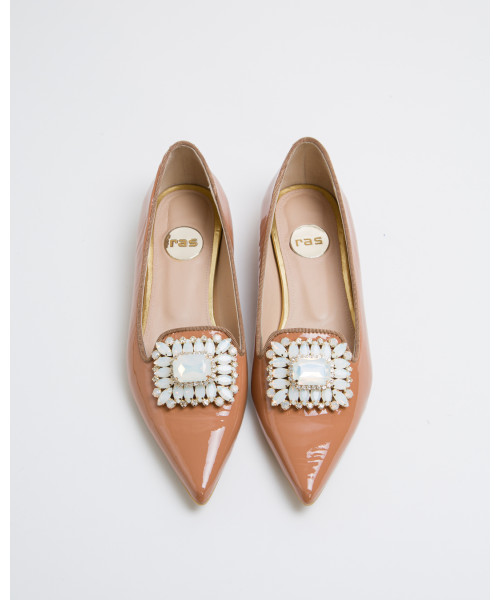 tan flat pointed shoes